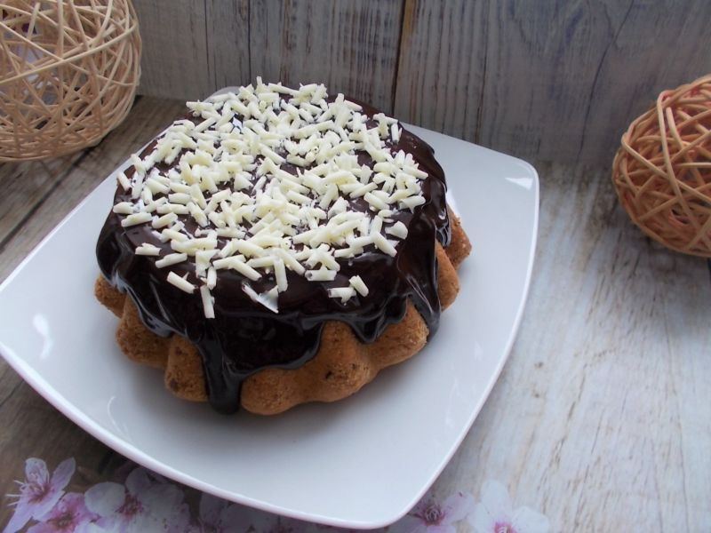 Babka na białkach z polewą czekoladową