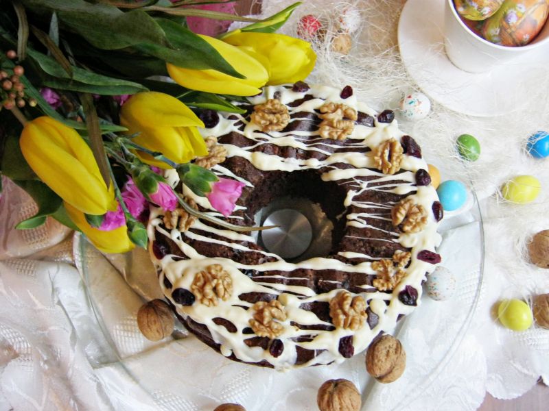 Babka orzechowo żurawinowa z białą polewą Babka orzechowo żurawinowa z białą polewą