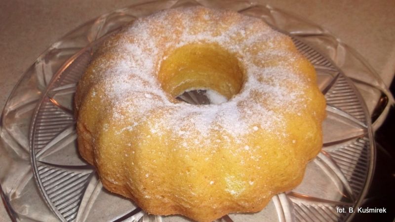 Babka piaskowa z cukrem pudrem Babka piaskowa z cukrem pudrem