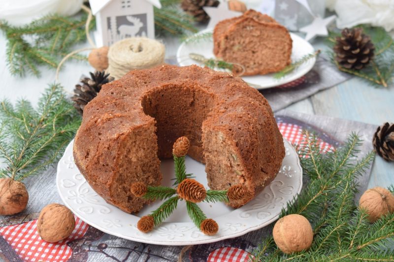 Babka piernikowa z orzechami
