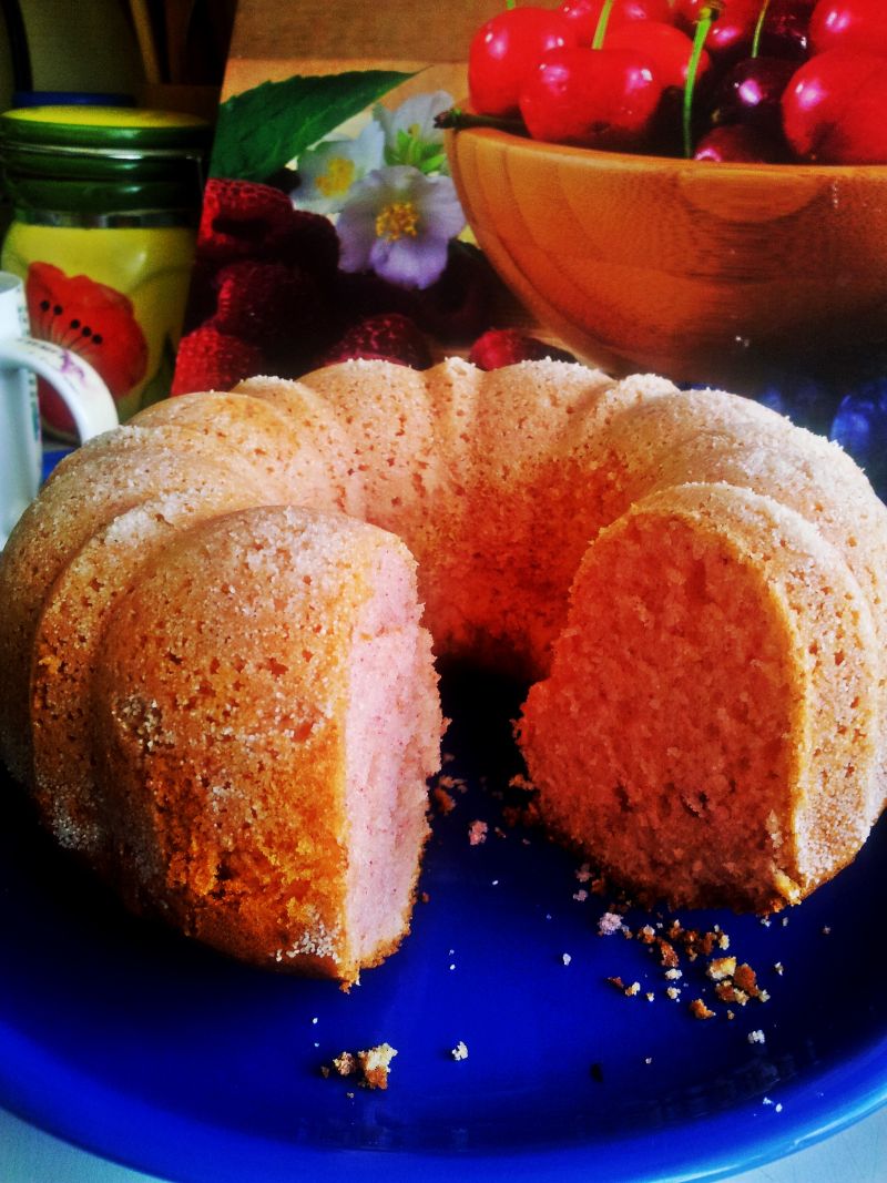 Babka różowa z kisieli wiśniowych mojej mamy. Babka różowa z kisieli wiśniowych mojej mamy.