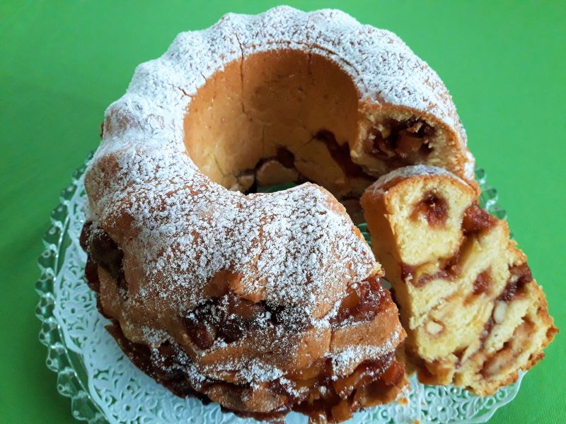 Babka wielkanocna z jabłkami - lepioszka