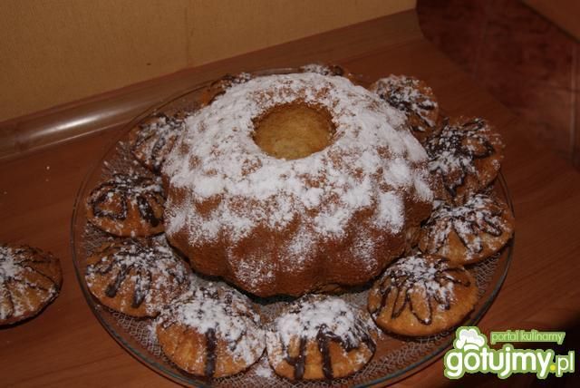 Babka z ajerkoniakiem