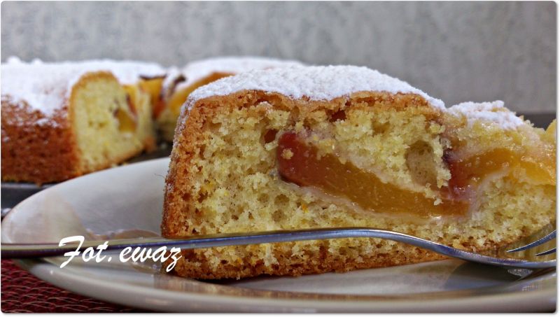Babka z brzoskwinią Babka z brzoskwinią