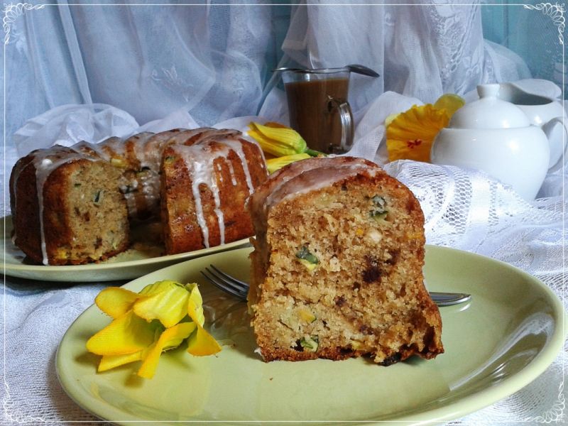 Babka z cukinią i daktylami  Babka z cukinią i daktylami