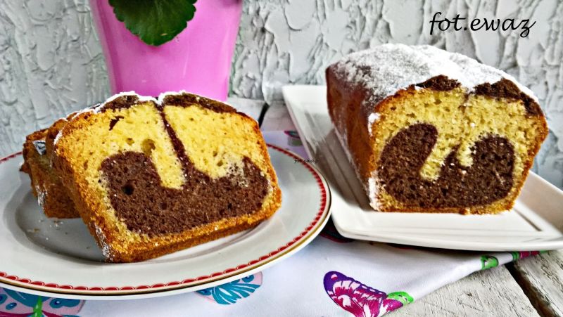 Babka z karobem i lemon curd