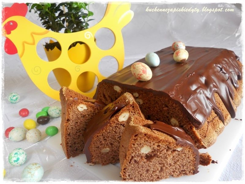 Babka z kremem orzechowym i orzechami nerkowca Babka z kremem orzechowym i orzechami nerkowca