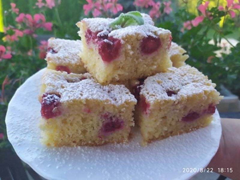 Babka z malinami  Babka z malinami