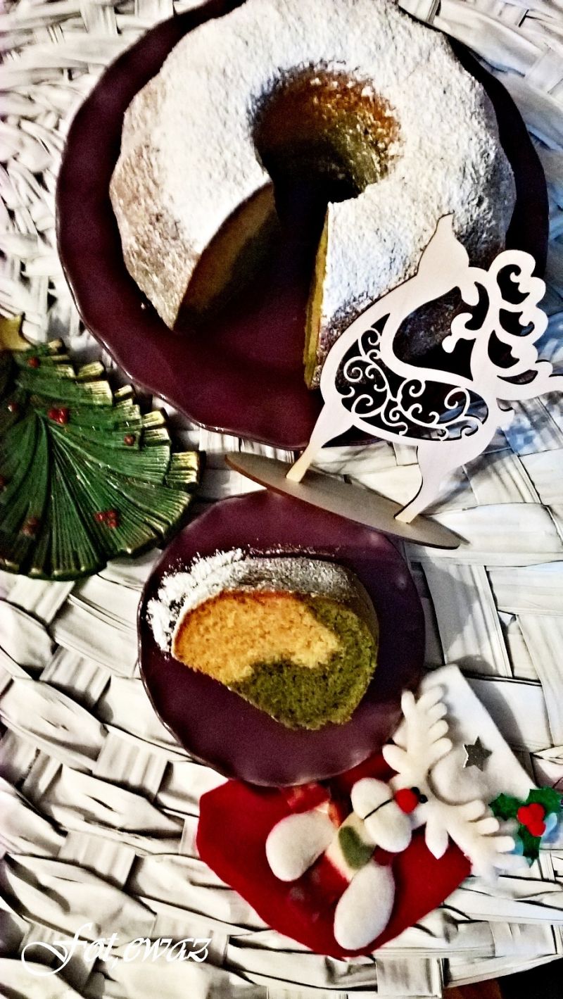 Babka z matcha i syropem kukurydzianym