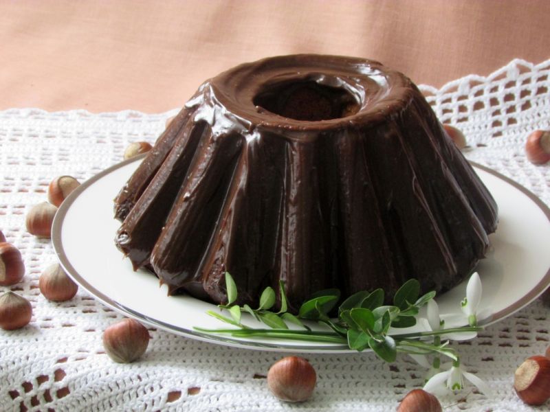 Babka z orzechami laskowymi