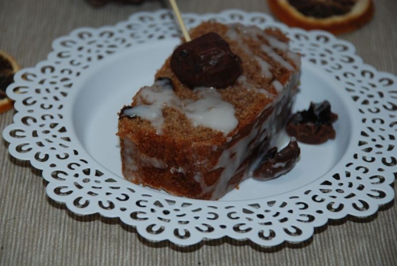 Babka z suszonymi śliwkami