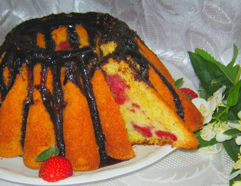 Babka z truskawkami Babka z truskawkami