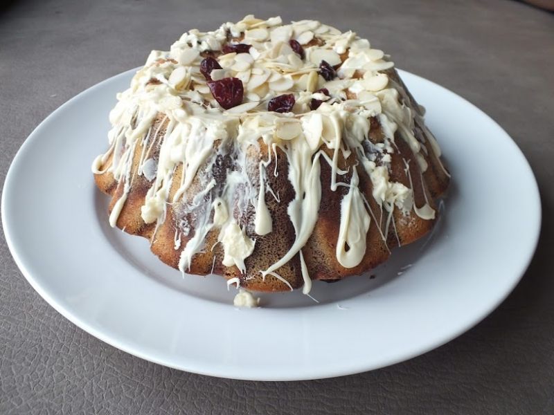 Babka zebra migdałowo-żurawinowa z białą czekoladą