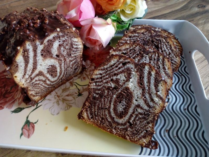Babka zebra z orzechami laskowymi