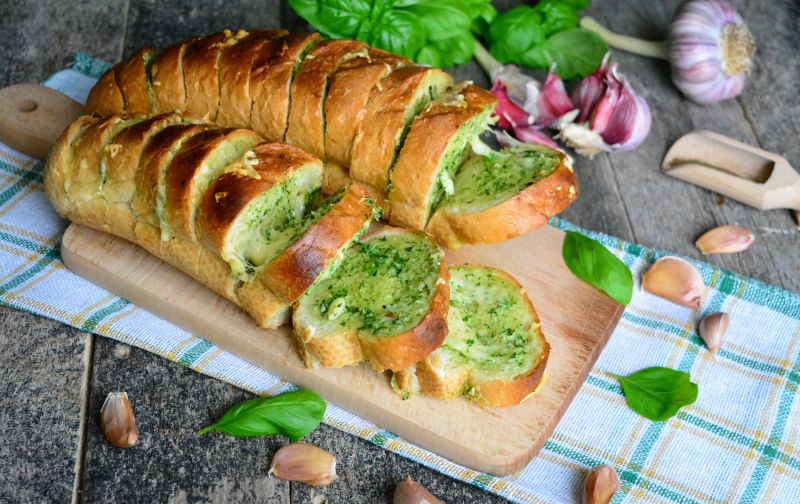 BAGIETKA BAZYLIOWO – CZOSNKOWA BAGIETKA BAZYLIOWO – CZOSNKOWA