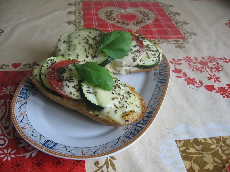 Bagietka caprese Bagietka caprese