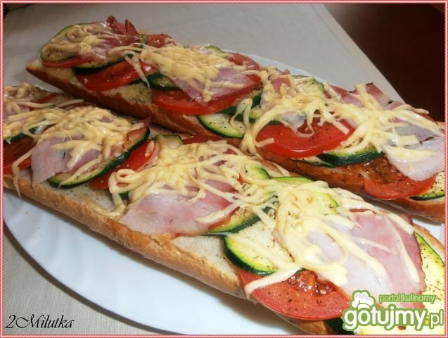 Bagietka z bekonem i warzywami