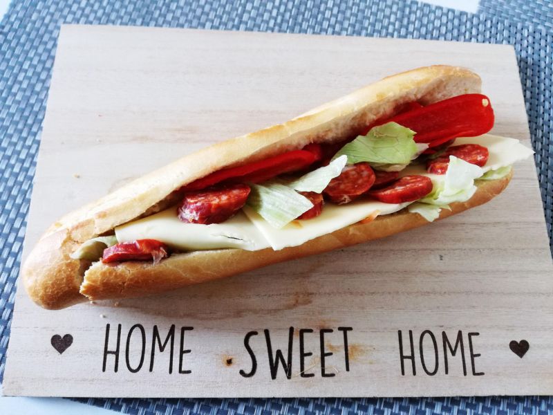 Bagietka z chorizo do pracy Bagietka z chorizo do pracy