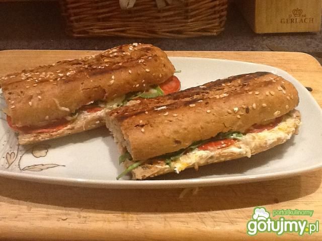 Bagietki z chorizo i mozzarelą na ciepło