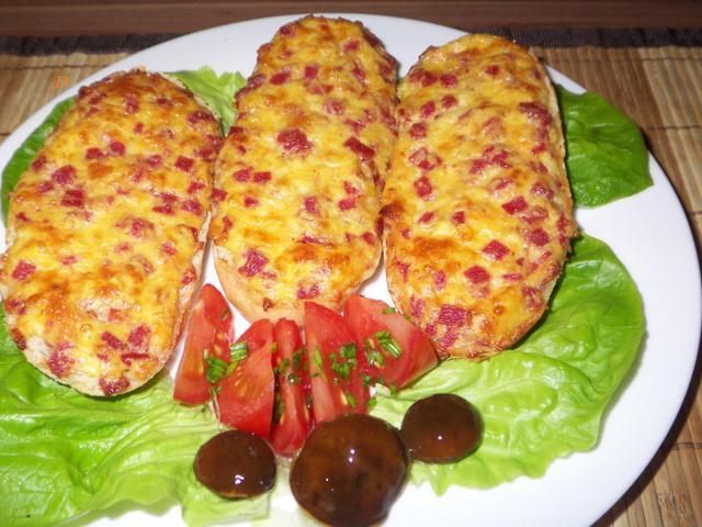 Bagietki zapiekane z salami Bagietki zapiekane z salami