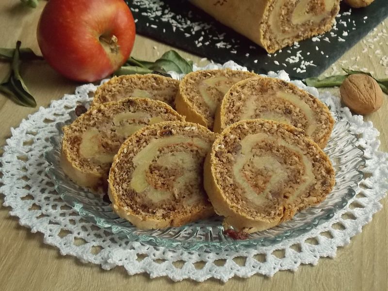 Bakaliowa rolada z jabłkami  Bakaliowa rolada z jabłkami