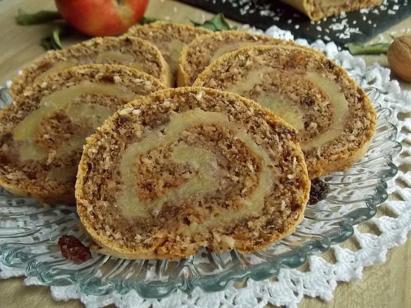 Bakaliowa rolada z jabłkami  Bakaliowa rolada z jabłkami