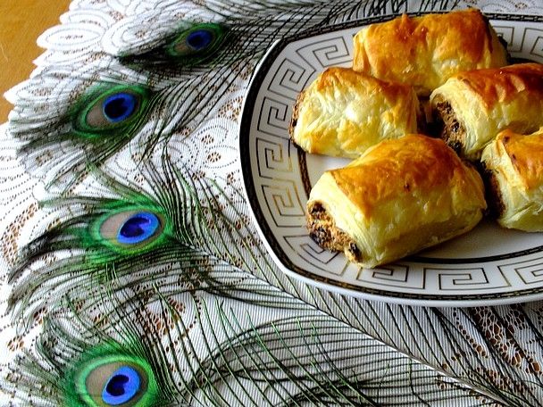 Bakaliowe ciastka z ciasta francuskiego