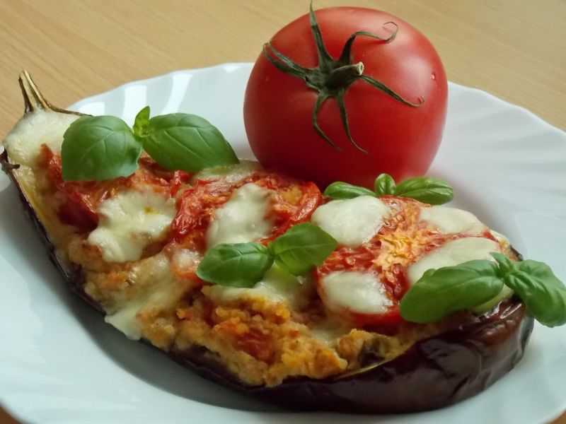 Bakłażan faszerowany kaszą jaglaną