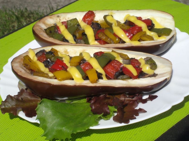 Bakłażan faszerowany kolorową papryką