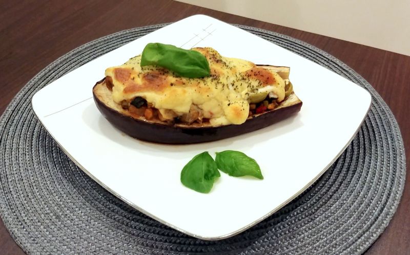 Bakłażan faszerowany po grecku Bakłażan faszerowany po grecku