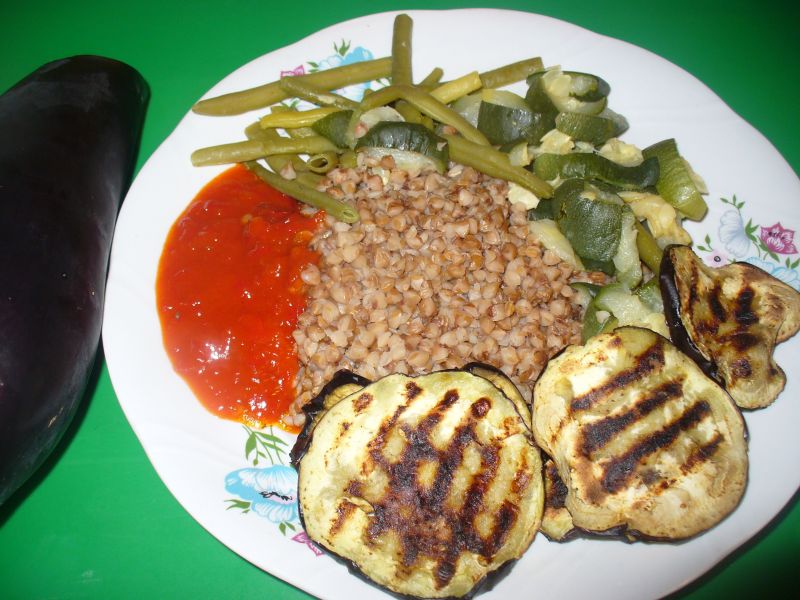 Bakłażan grillowany z kaszą gryczną