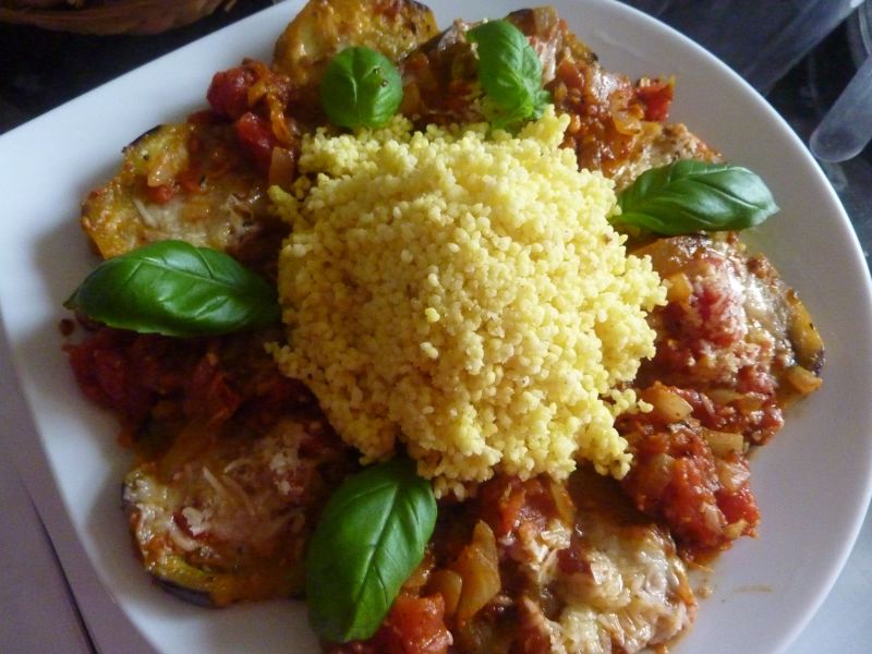 Bakłażan w pomidorach i kaszą jaglaną  Bakłażan w pomidorach i kaszą jaglaną