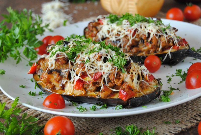 Bakłażan z mięsem mielonym i oscypkiem Bakłażan z mięsem mielonym i oscypkiem