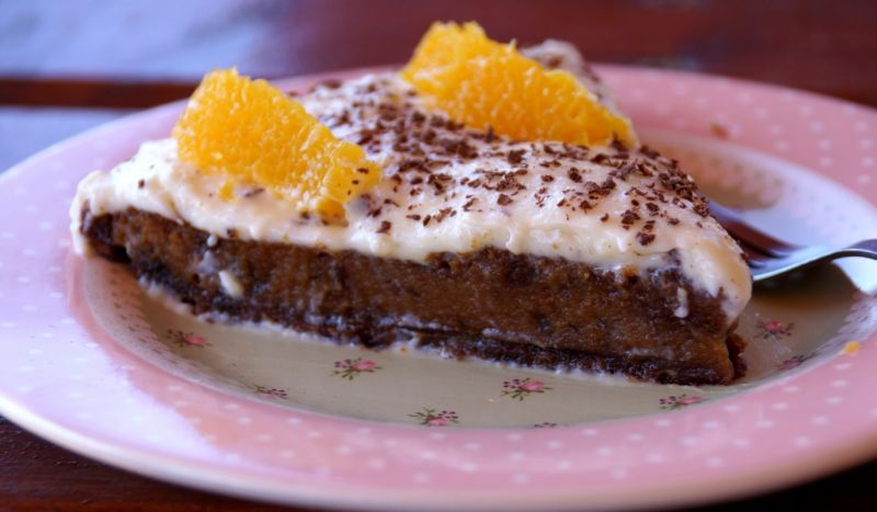 Bakłażanowe ciasto z polewą jogurtową 