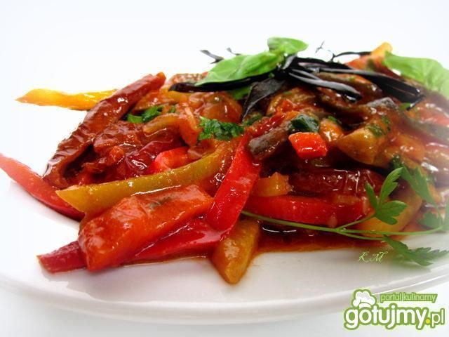 Bakłażany duszone z papryką i pomidorami