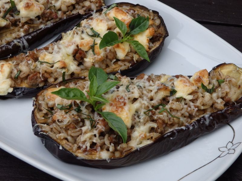 Bakłażany faszerowane mięsem i pęczakiem