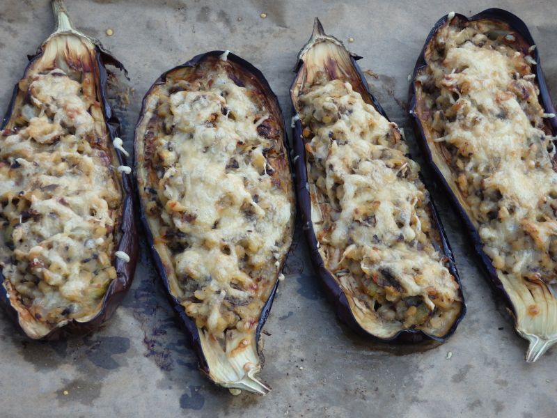 Bakłażany faszerowane soczewicą i pieczarkami