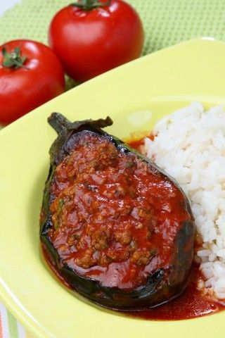 Bakłażany nadziewane mięsem mielonym Bakłażany nadziewane mięsem mielonym