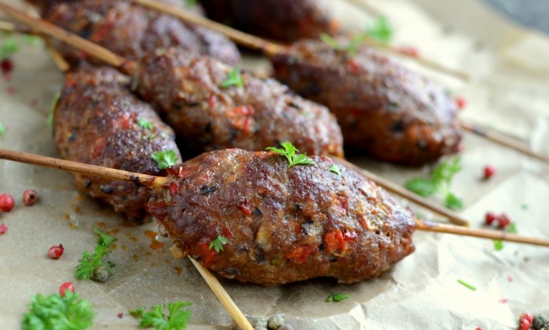 Bałkańskie szaszłyki czyli cevapcici Bałkańskie szaszłyki czyli cevapcici