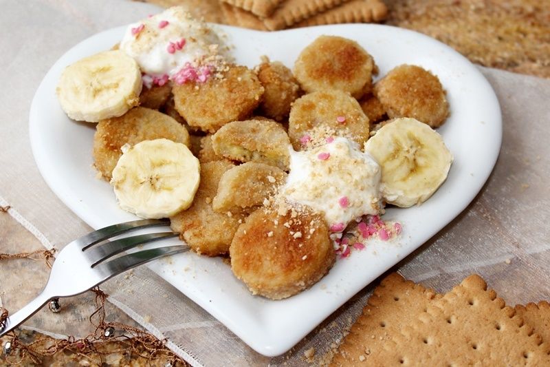 Banan w panierce herbatnikowej (na ciepło)