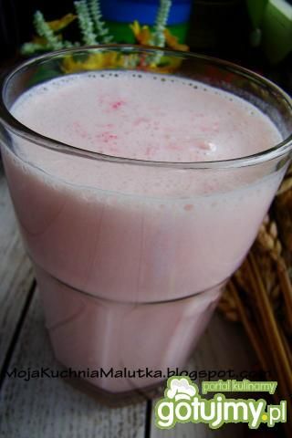 Bananowe mleczko z rózowymi koralikami 