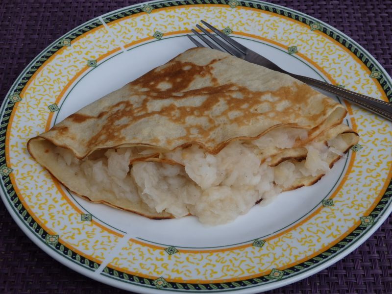 Bananowe naleśniki z jabłkowym musem
