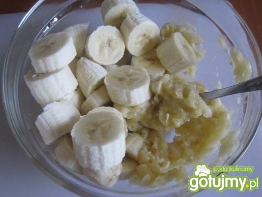 Bananowiec z cukrem pudrem