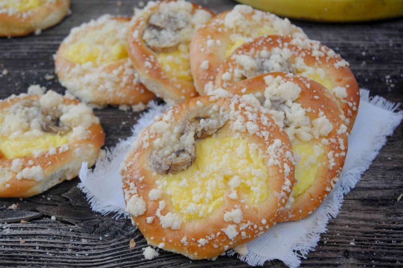 Bananowo-budyniowe drożdżówki