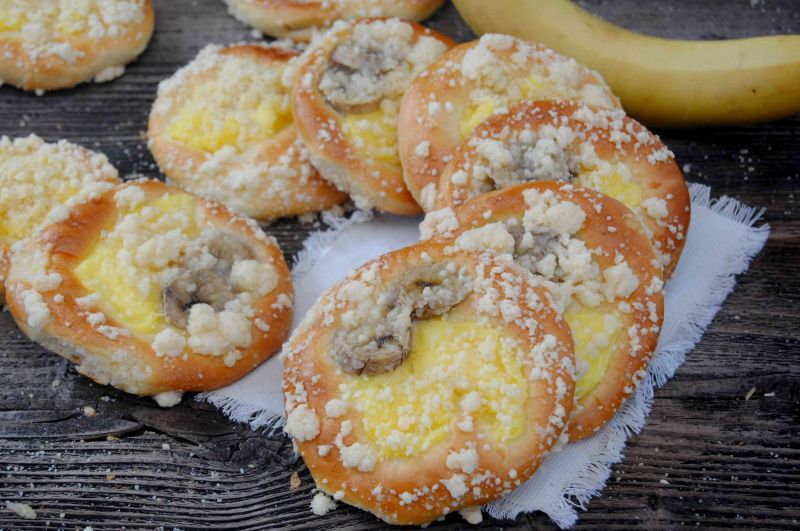 Bananowo-budyniowe drożdżówki