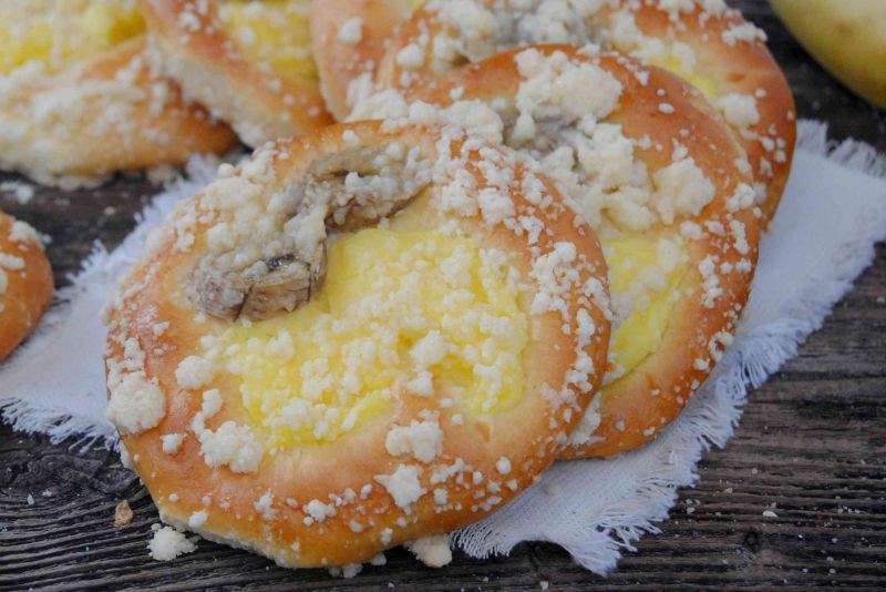 Bananowo-budyniowe drożdżówki