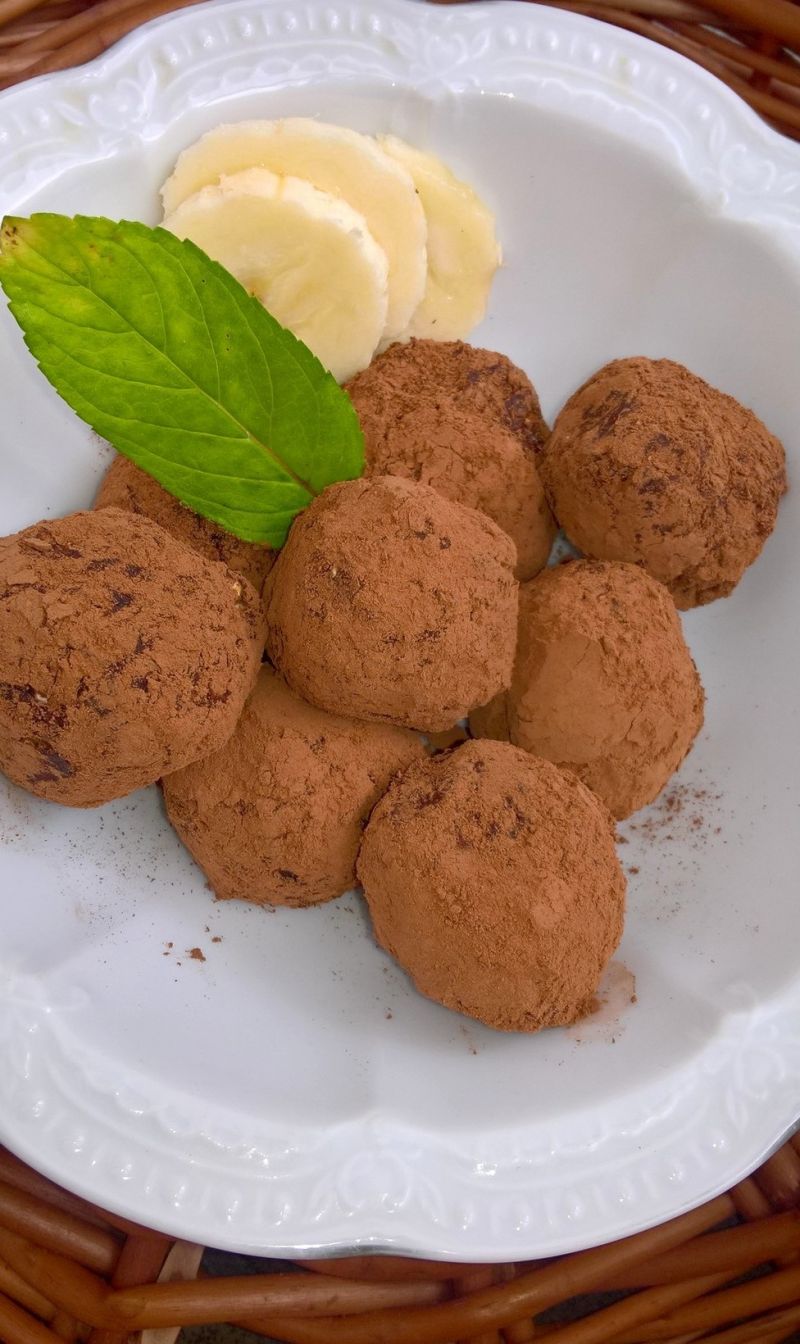 Bananowo daktylowe kuleczki (z musli)  Bananowo daktylowe kuleczki (z musli)