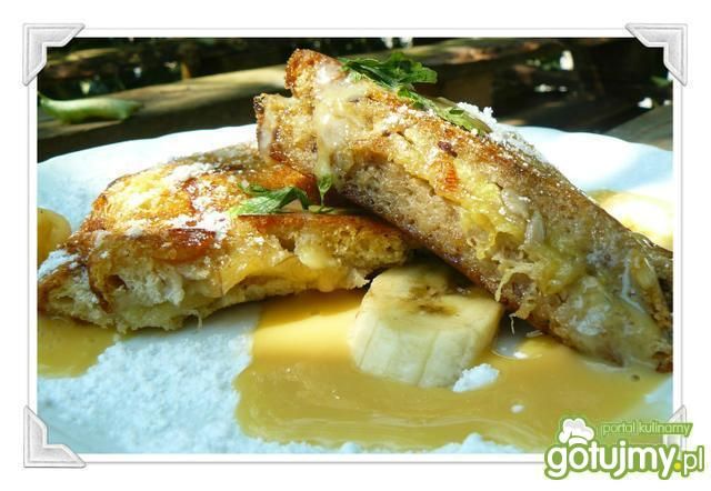 Bananowo-orzechowe tosty na wyspie toffi