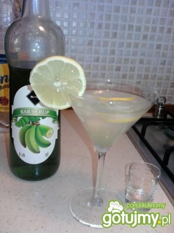 Bananowy drink z tonikiem Bananowy drink z tonikiem