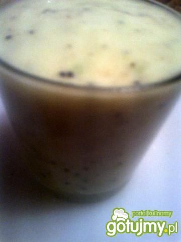 Bananowy koktajl z dodatkiem kiwi Bananowy koktajl z dodatkiem kiwi